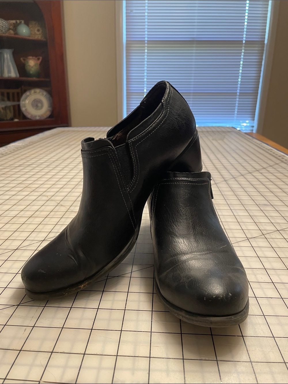 Naturalizer Black Cowboy-style Bootie with Side Zip Size 9